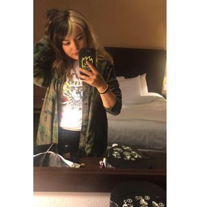 Meet your Posher, Crystal